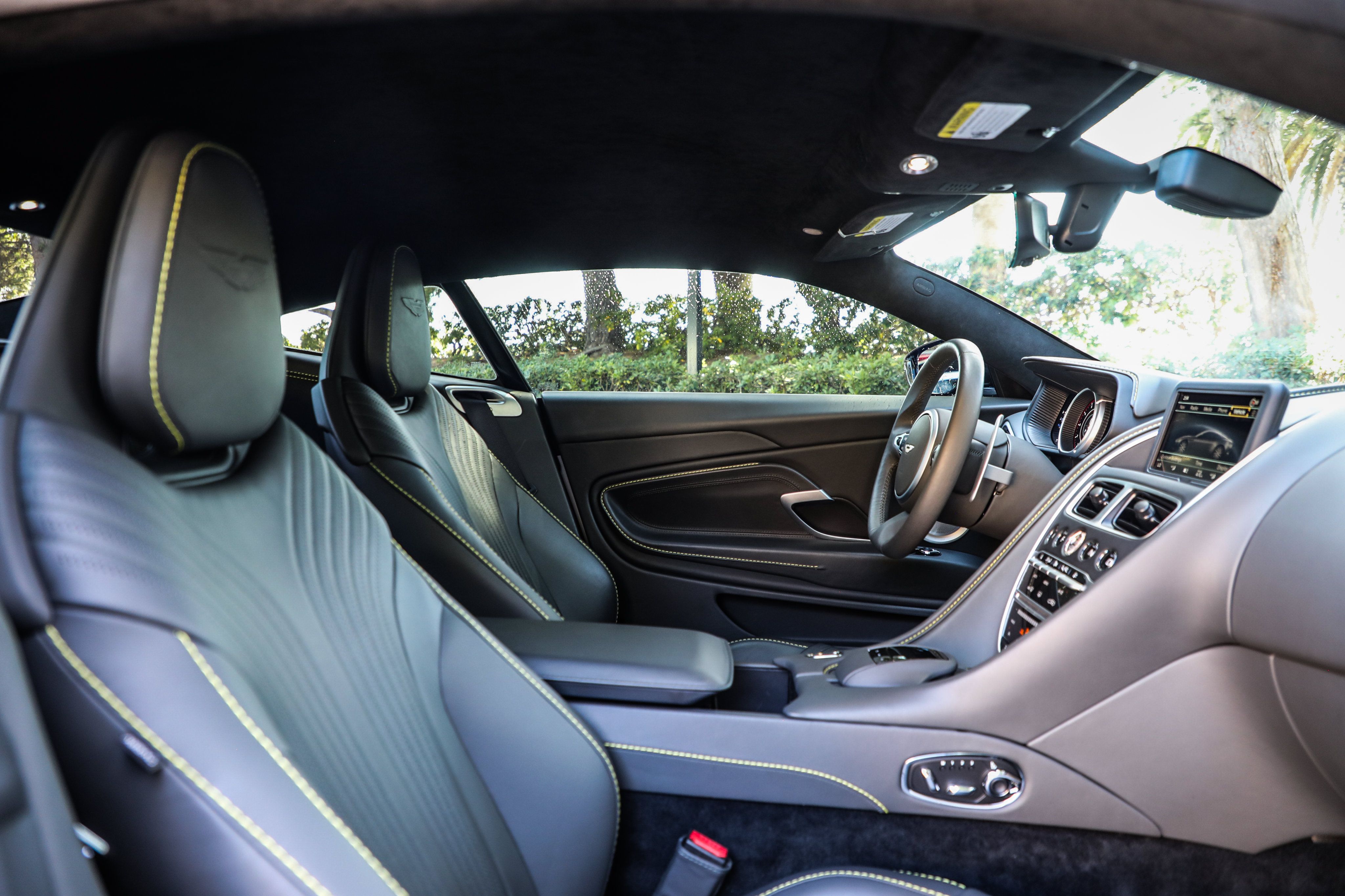Used 2022 Aston Martin DB11 Coupe RWD image 18