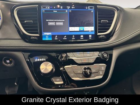 New 2026 Chrysler Pacifica Select image 5