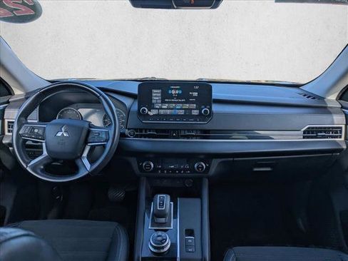 Used 2022 Mitsubishi Outlander SE image 17