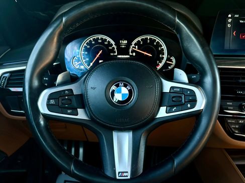 Used 2018 BMW M550i xDrive image 32