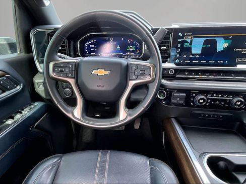 Used 2024 Chevrolet Silverado 3500 High Country w/ Technology Package AWD/4WD image 9
