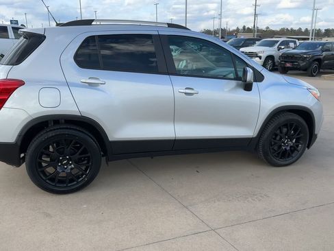 Used 2022 Chevrolet Trax LT w/ Sport Edition image 8