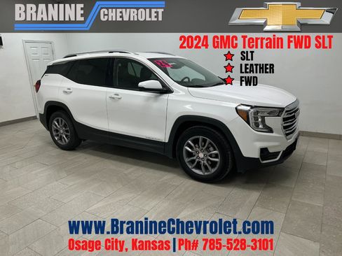 Used 2024 GMC Terrain SLT image 1