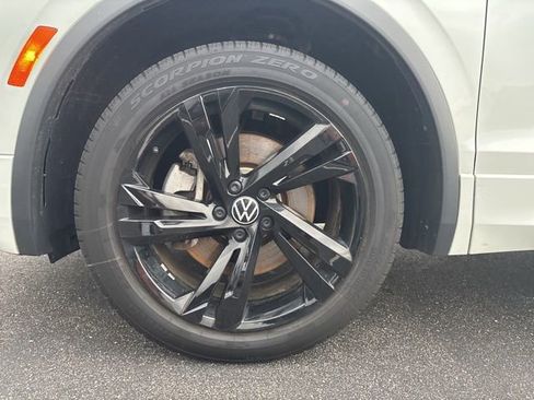 Certified 2023 Volkswagen Tiguan SE R-Line image 11