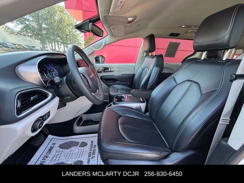 Used 2024 Chrysler Pacifica Touring-L image 23