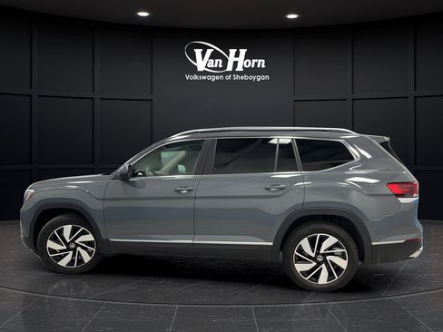 Used 2025 Volkswagen Atlas SEL AWD/4WD image 4