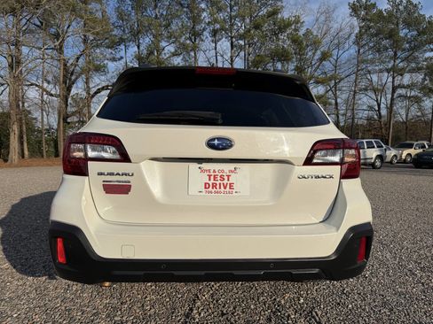 Used 2018 Subaru Outback 2.5i Limited image 3