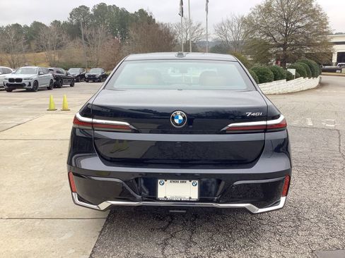 Certified 2023 BMW 740i image 7