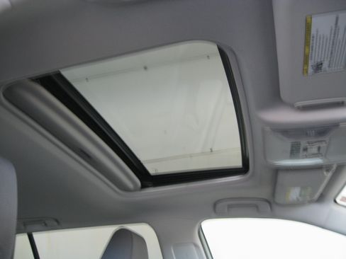 Used 2020 Toyota RAV4 XLE w/ Convenience Package image 3