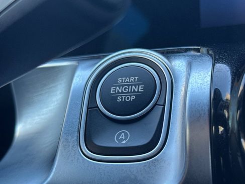 Used 2025 Mercedes-Benz GLB 250 250 image 28