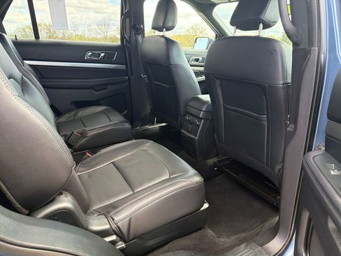 Used 2018 Ford Explorer XLT w/ Equipment Group 202A AWD/4WD image 34