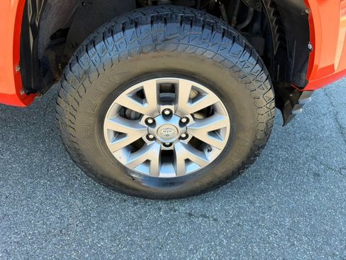 Used 2018 Toyota Tacoma SR5 AWD/4WD image 14