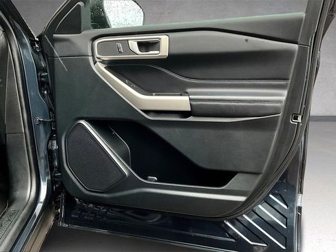 Used 2023 Ford Explorer XLT image 27