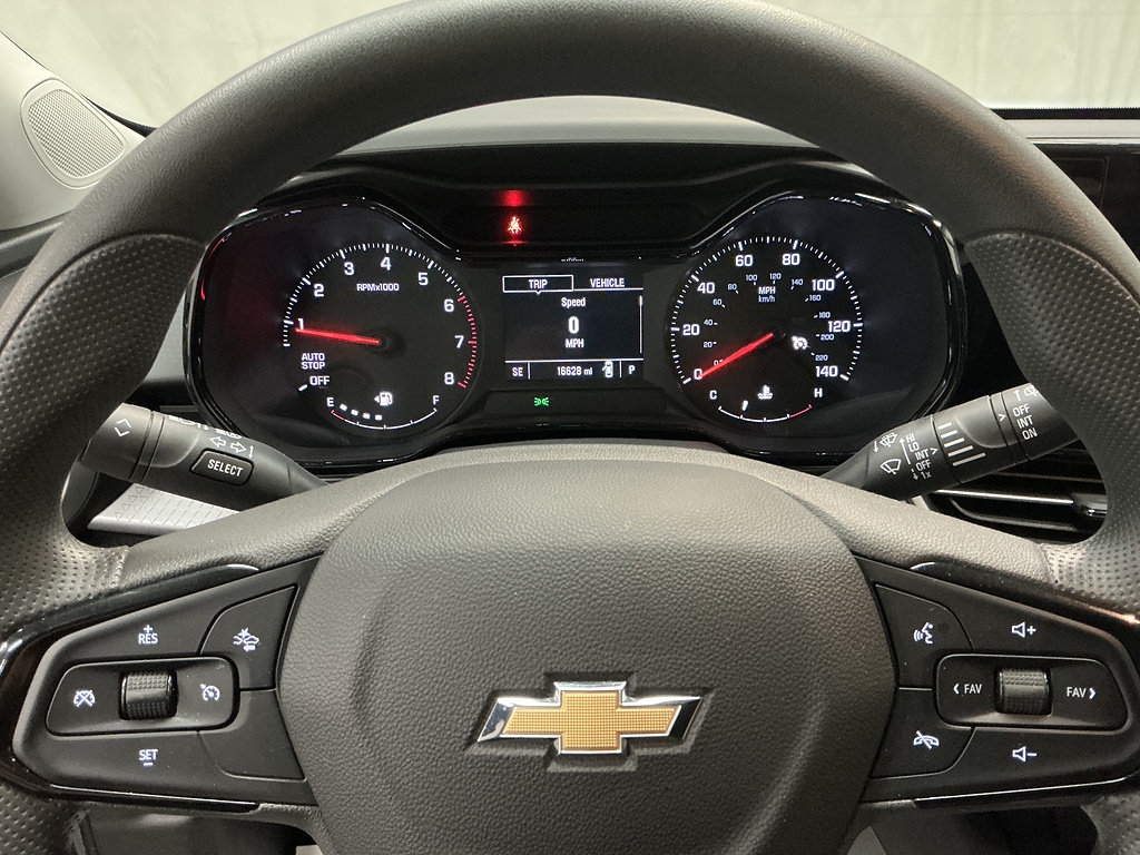 Used 2025 Chevrolet Trax LS w/ LS Convenience Package FWD image 13