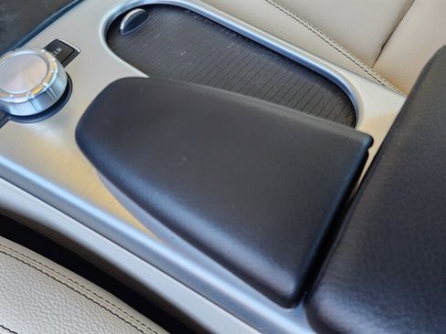 Used 2015 Mercedes-Benz SLK 250 w/ Premium Package image 61