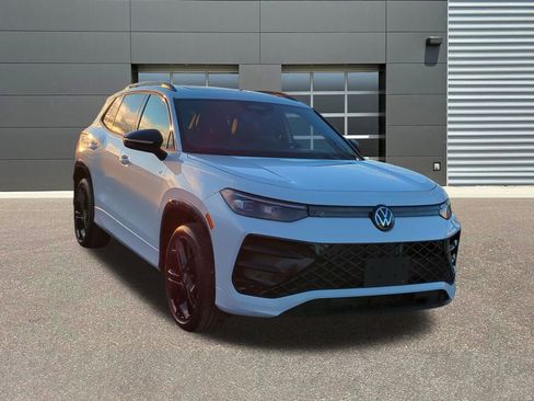 New 2026 Volkswagen Tiguan SE R-Line AWD/4WD image 1