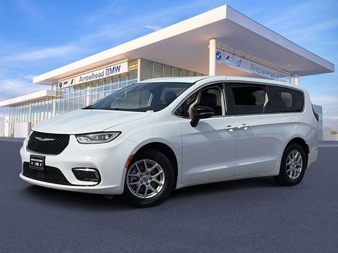 Used 2024 Chrysler Pacifica Touring-L image 32