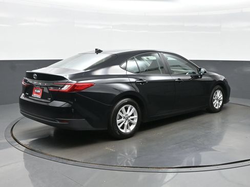 Used 2025 Toyota Camry LE FWD image 6