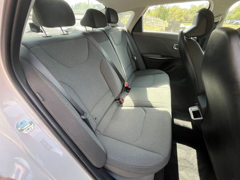 Used 2025 Kia K4 LXS image 37