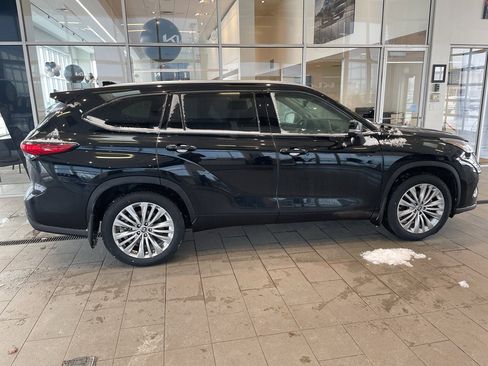 Used 2023 Toyota Highlander Platinum image 9