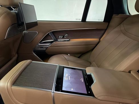 Used 2024 Land Rover Range Rover Long Wheelbase Autobiography image 33