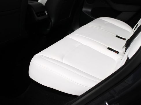 Used 2023 Tesla Model Y Performance image 23