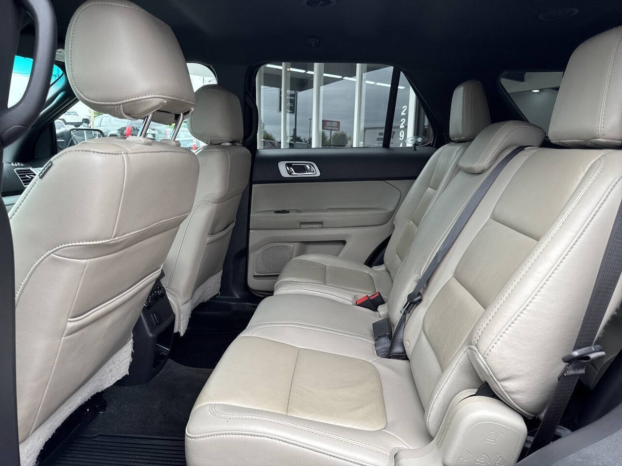 Used 2014 Ford Explorer XLT w/ Equipment Group 202A AWD/4WD image 21