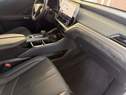 Certified 2025 Lexus TX 500h AWD w/ Technology Package image 17