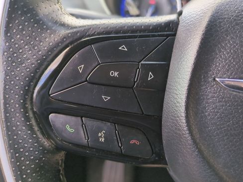 Used 2018 Chrysler Pacifica Limited image 12