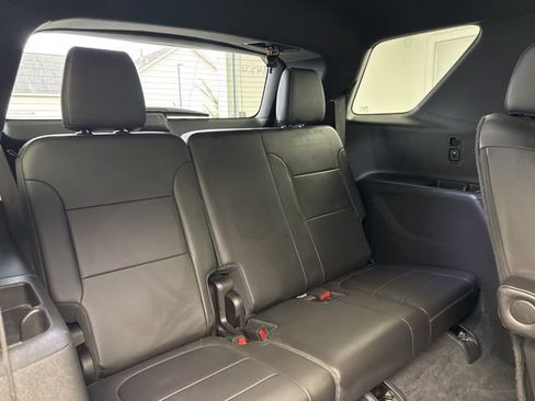 Used 2022 Chevrolet Traverse LT image 17