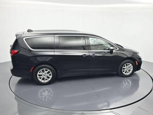 Used 2023 Chrysler Pacifica Touring-L FWD image 31