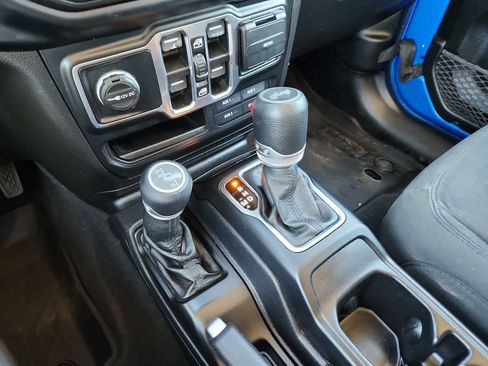 Used 2021 Jeep Wrangler Unlimited Sport image 22