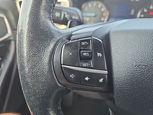 Used 2020 Ford Explorer XLT w/ Equipment Group 202A AWD/4WD image 10