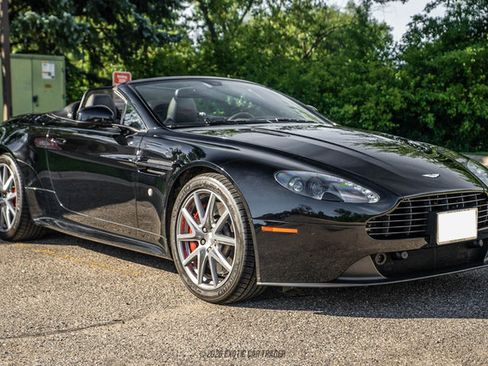 Used 2015 Aston Martin V8 Vantage GT RWD image 12