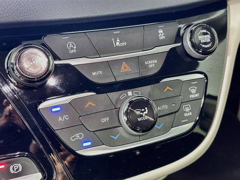 Used 2022 Chrysler Pacifica Touring-L FWD image 15