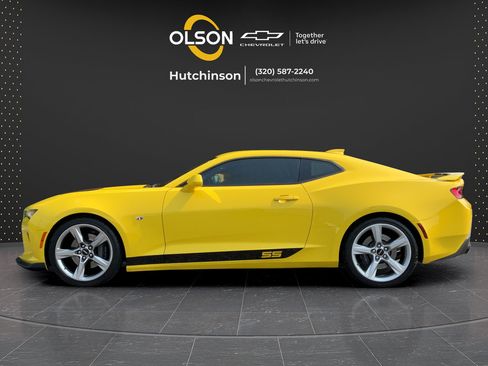 Used 2018 Chevrolet Camaro SS RWD image 3