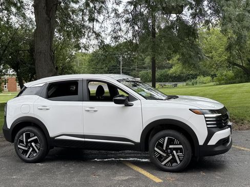 New 2026 Nissan Kicks SV w/ Cold Weather Package FWD image 6
