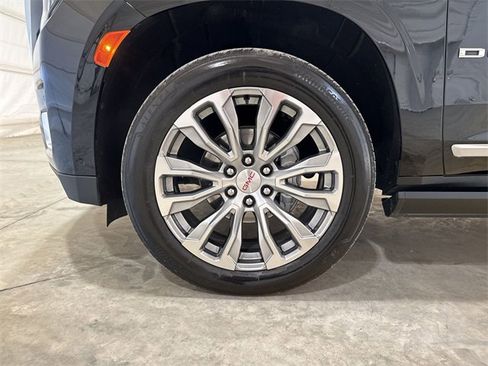 Certified 2023 GMC Yukon Denali w/ Advanced Technology Package image 33