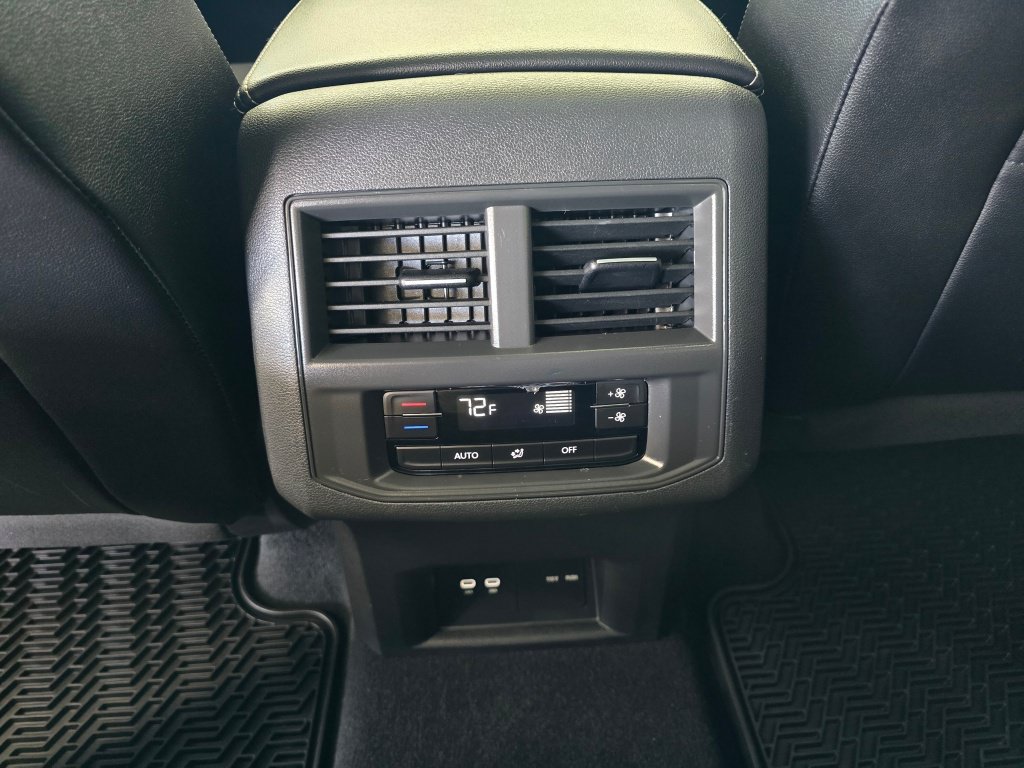 Used 2023 Volkswagen Atlas SEL AWD/4WD image 36