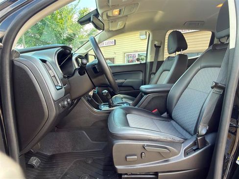 Used 2018 Chevrolet Colorado Z71 w/ Z71 Midnight Edition AWD/4WD image 17