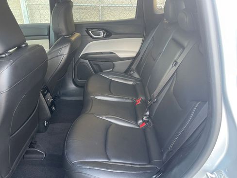 Used 2025 Jeep Compass Limited image 27