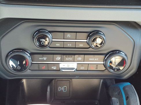 Used 2022 Ford Bronco Black Diamond image 15