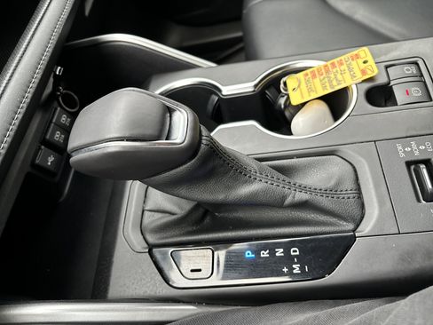 Used 2021 Toyota Highlander XLE image 25