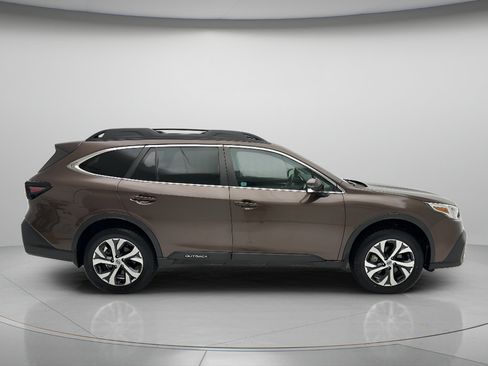 Used 2022 Subaru Outback Limited AWD/4WD image 2