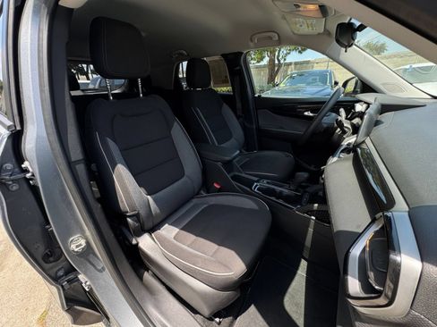 Used 2025 Chevrolet TrailBlazer LT FWD image 35