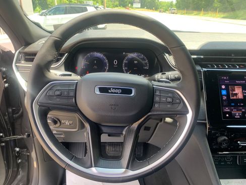 New 2025 Jeep Grand Cherokee L Laredo w/ Luxury Tech Group I image 34