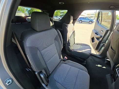 Used 2023 Chevrolet Traverse LT w/ LPO, Floor Liner Package AWD/4WD image 28