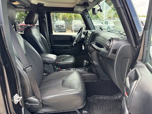 Used 2016 Jeep Wrangler Unlimited Sahara AWD/4WD image 21