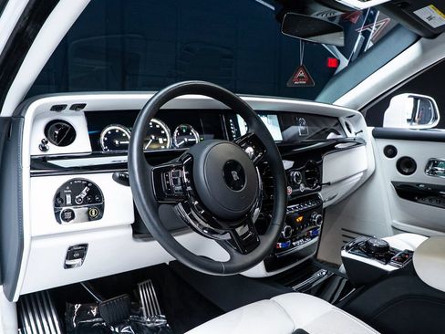 Used 2022 Rolls-Royce Phantom Sedan w/ The Phantom Package RWD image 47