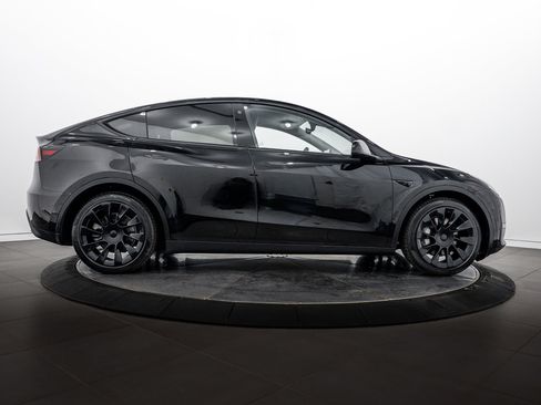 Used 2021 Tesla Model Y Long Range AWD/4WD image 3